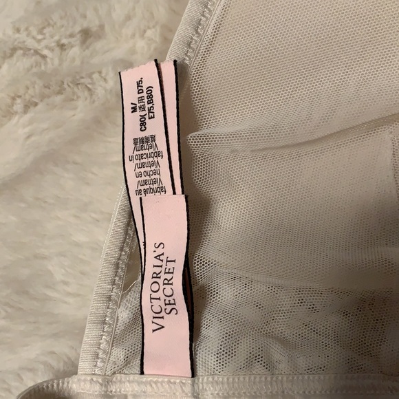 Medium Victoria’s Secret triangle lace daisy Racerback bralette - Picture 3 of 3